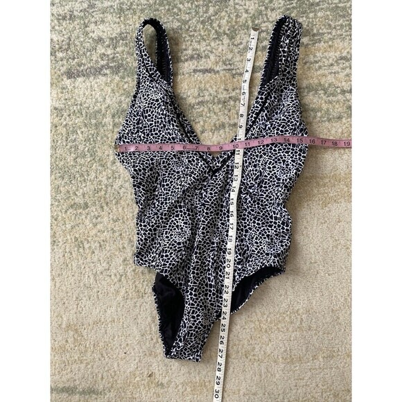 Fredericks of Hollywood Swimsuit Size XL Deep Plunge Capri Black White One Piece - Picture 3 of 7